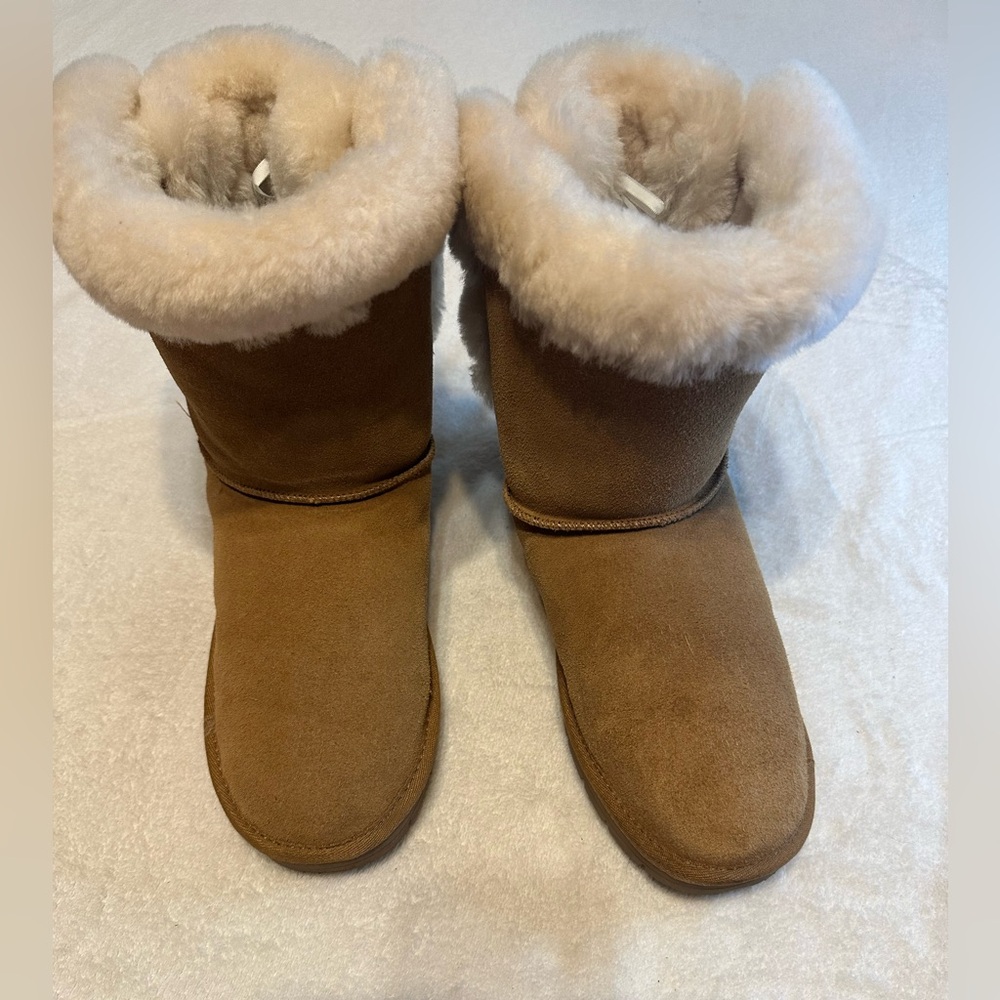 Cozy Tan W/Plush Shearling-Lined Boots w/Bow Tie in back size 9.